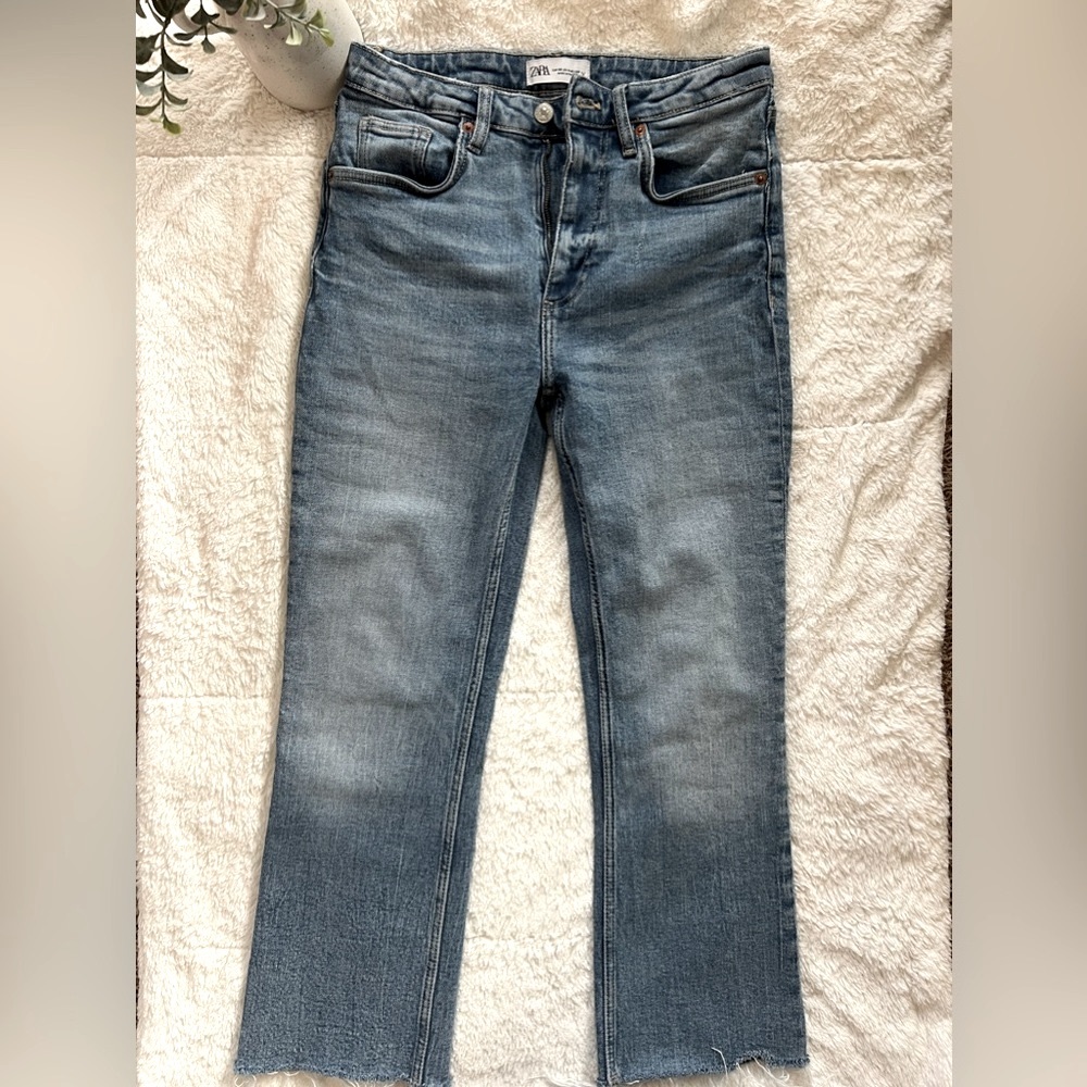 Zara High Rise Cropped Ankle Jeans - mid wash